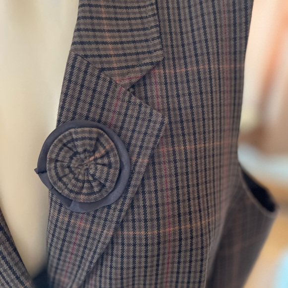 Tommy Hilfiger Women's Classic Fit Brown Plaid
Vest Size 16 - Picture 8 of 10